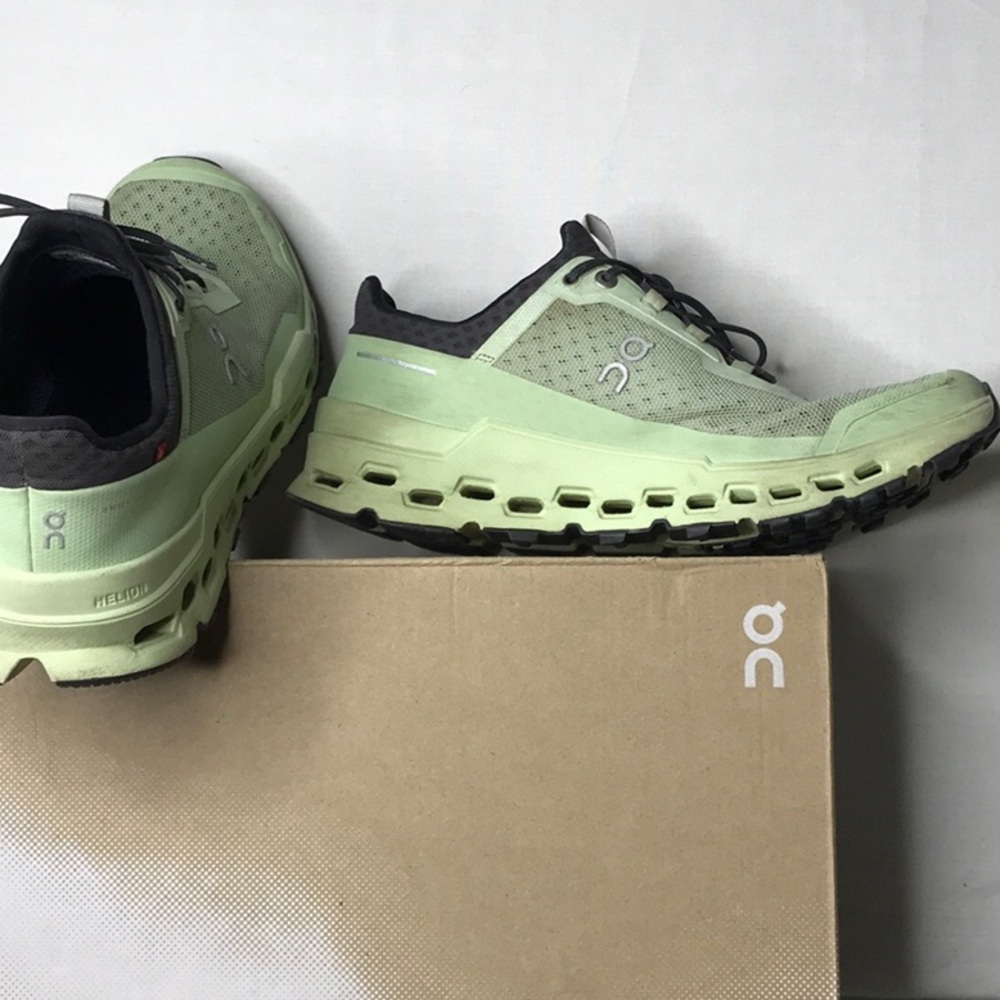 On Cloud Running Light Green Sneakers Women’s size 9